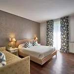 Clodia - Adults Only 3*