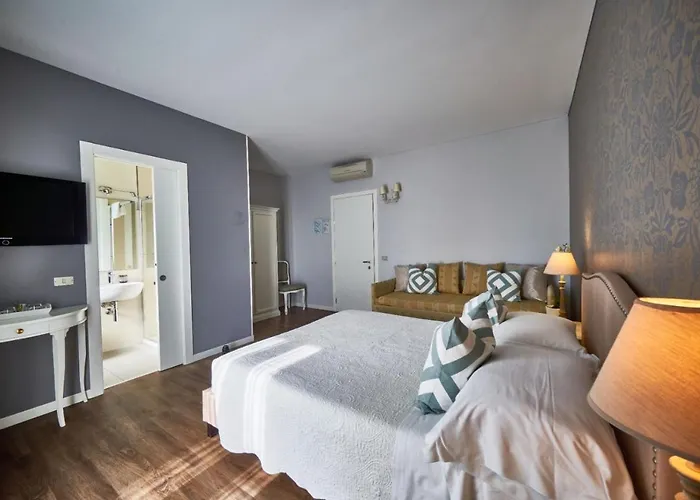 Clodia - Adults Only 3*